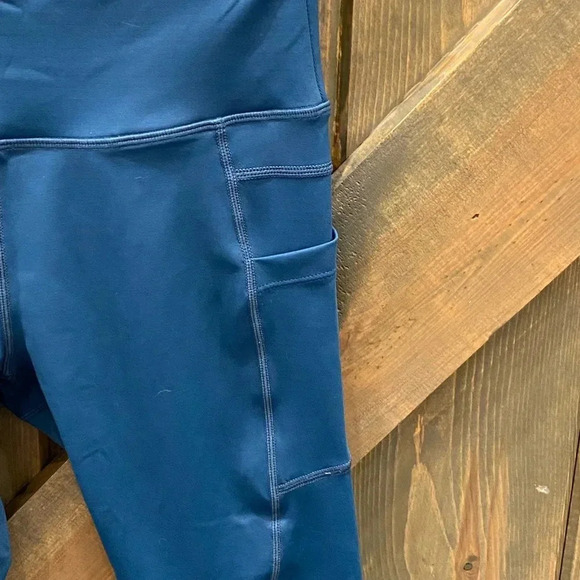 Zyia Light N Tight Cropped Compression Leggings - Picture 4 of 5